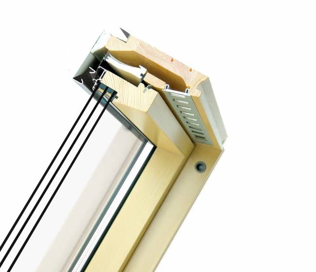 Деревянное мансардное окно FTP-V U4 со среднеповоротным открыванием Деревянное мансардное окно FTP-V U4 со среднеповоротным открыванием